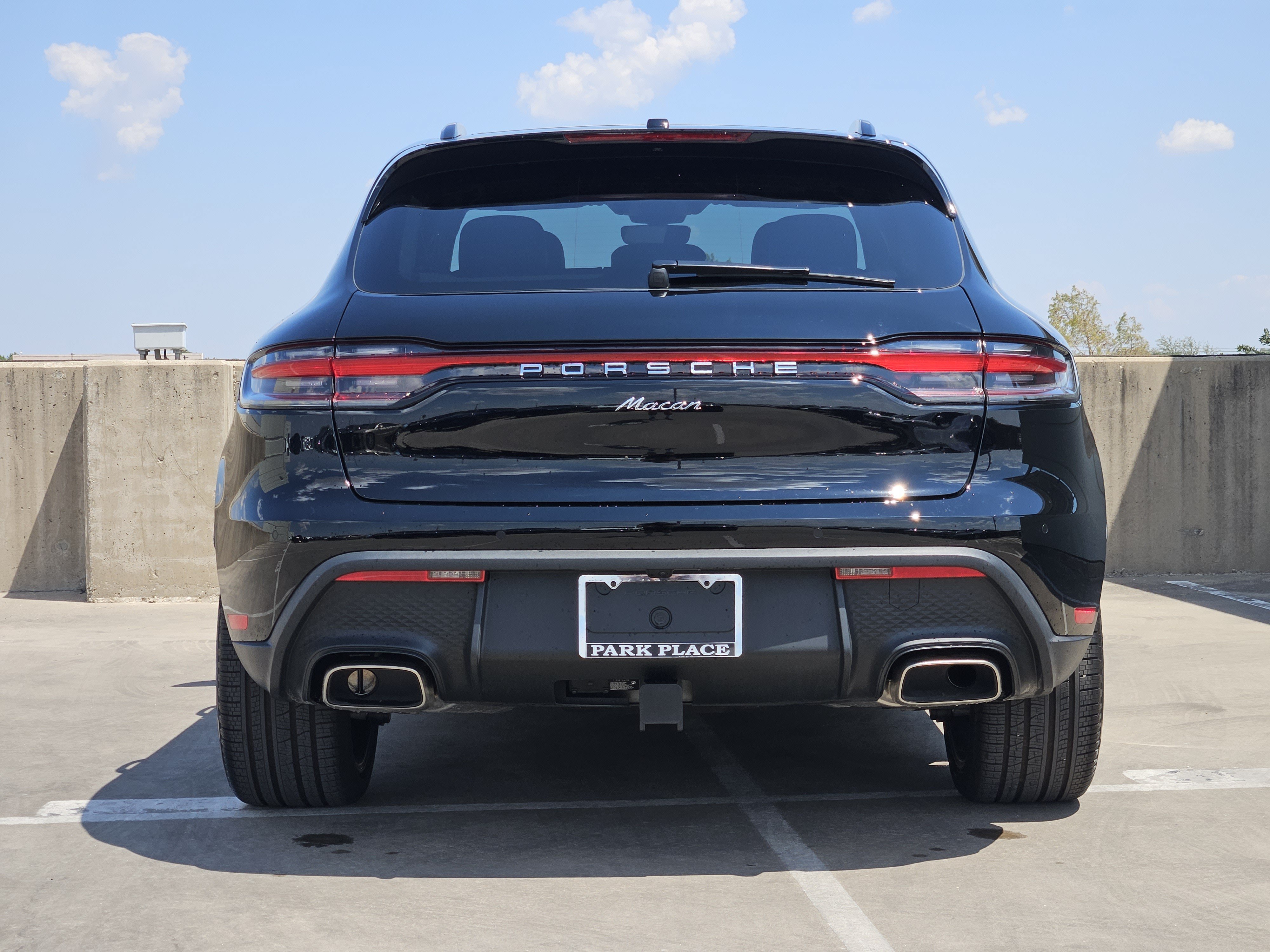 Certified 2025 Porsche Macan AWD/4WD image 7