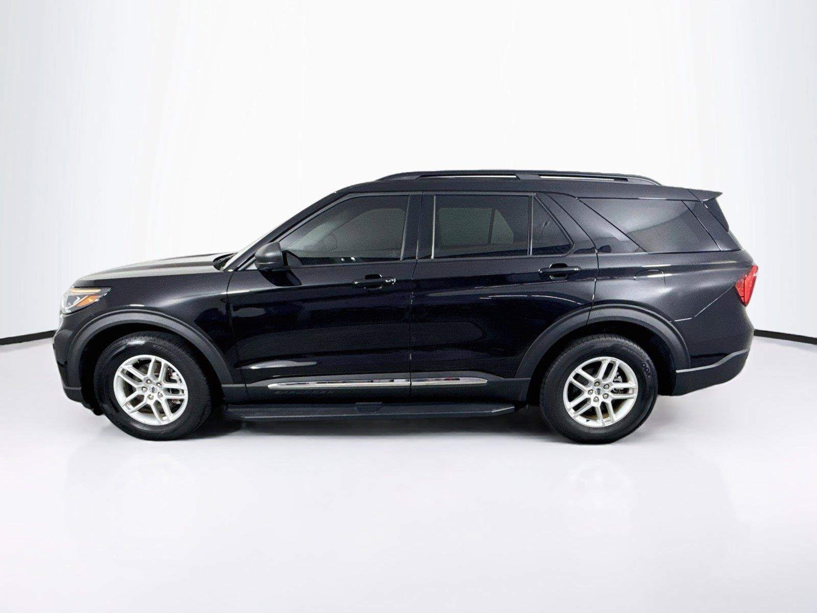 Used 2025 Ford Explorer Active RWD image 2