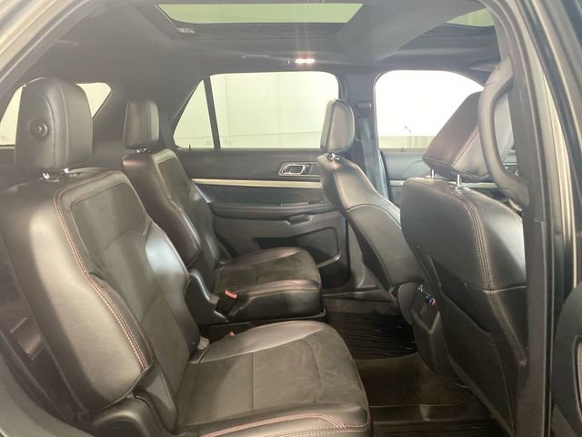 Used 2018 Ford Explorer XLT w/ Equipment Group 202A AWD/4WD image 31