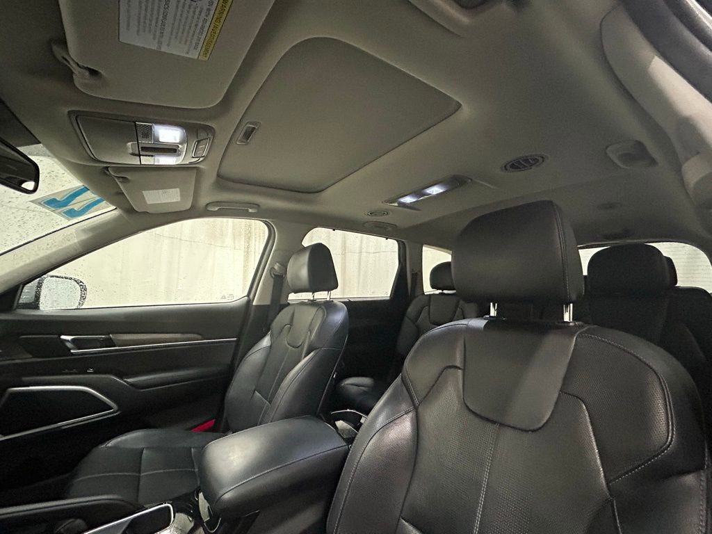 Used 2022 Kia Telluride EX w/ EX Premium Package image 16
