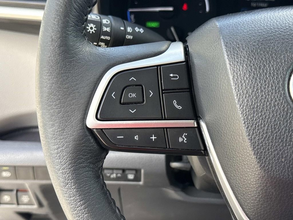 Used 2023 Toyota Sienna XLE image 41