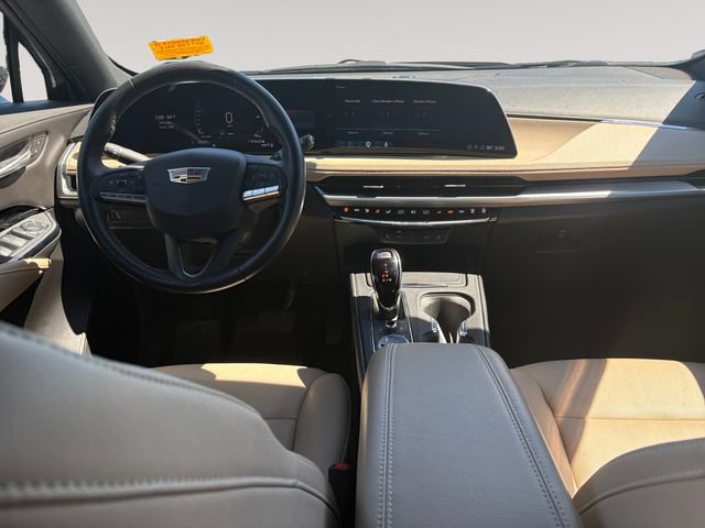 Used 2024 Cadillac XT4 Luxury w/ Cold Weather Package AWD/4WD image 10
