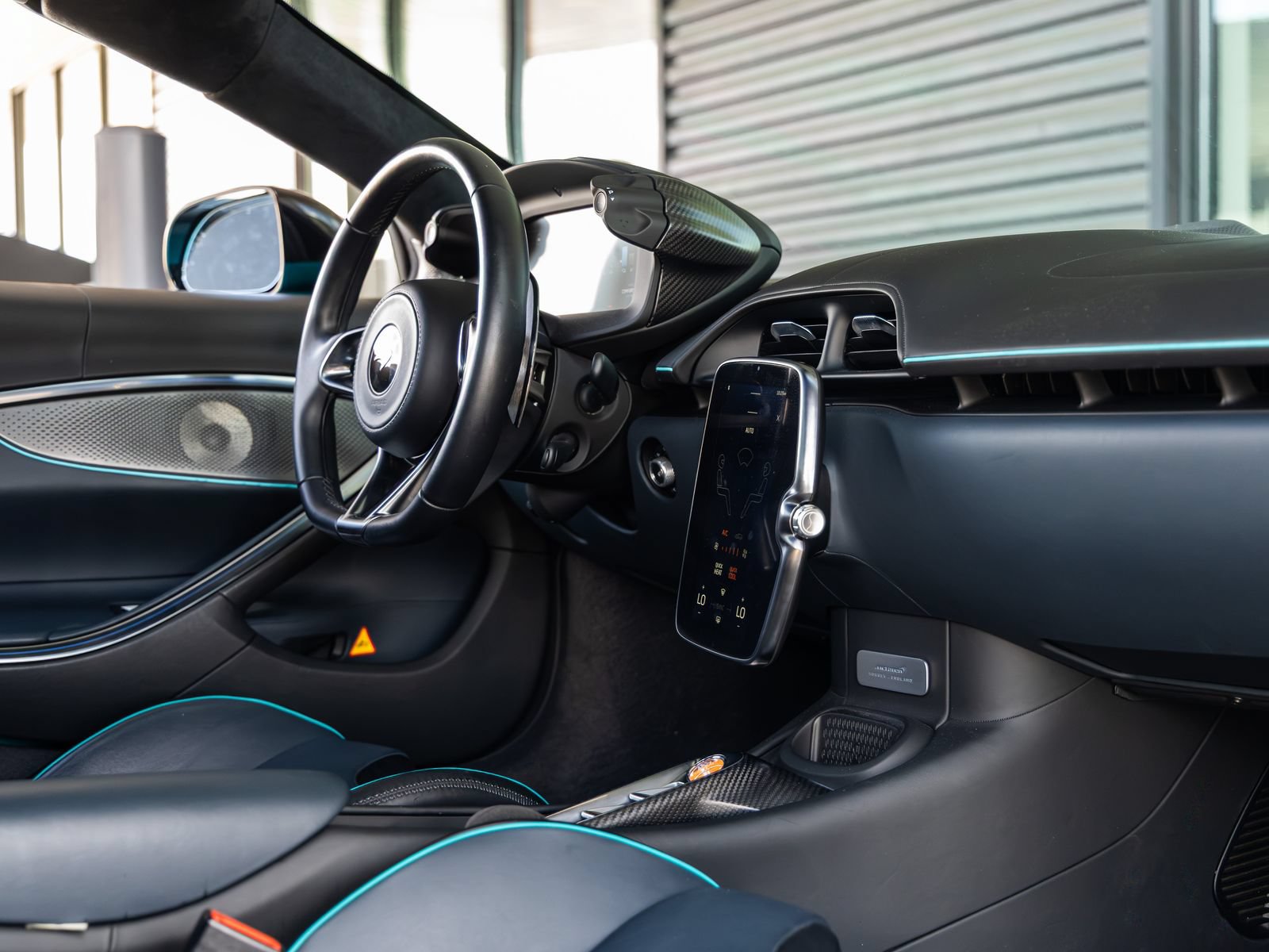 Used 2025 McLaren Artura Spider RWD image 43