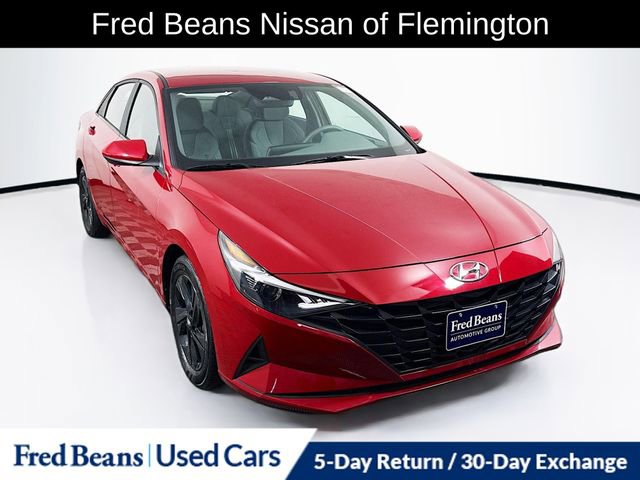 Used 2023 Hyundai Elantra SEL w/ Preferred Accessory Package image 1