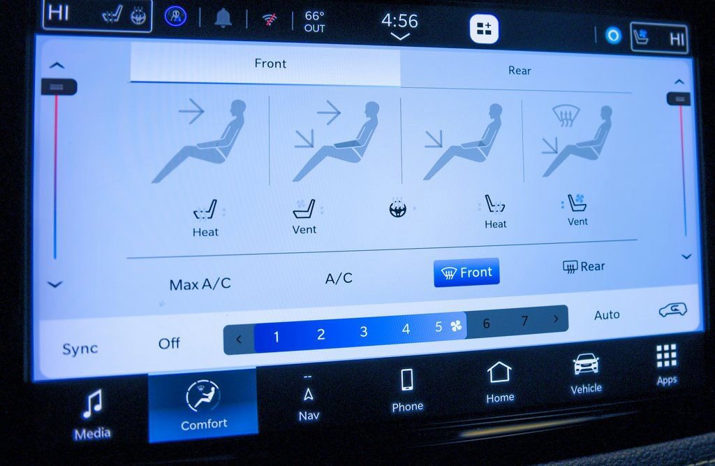 Used 2023 Chrysler Pacifica Limited image 25