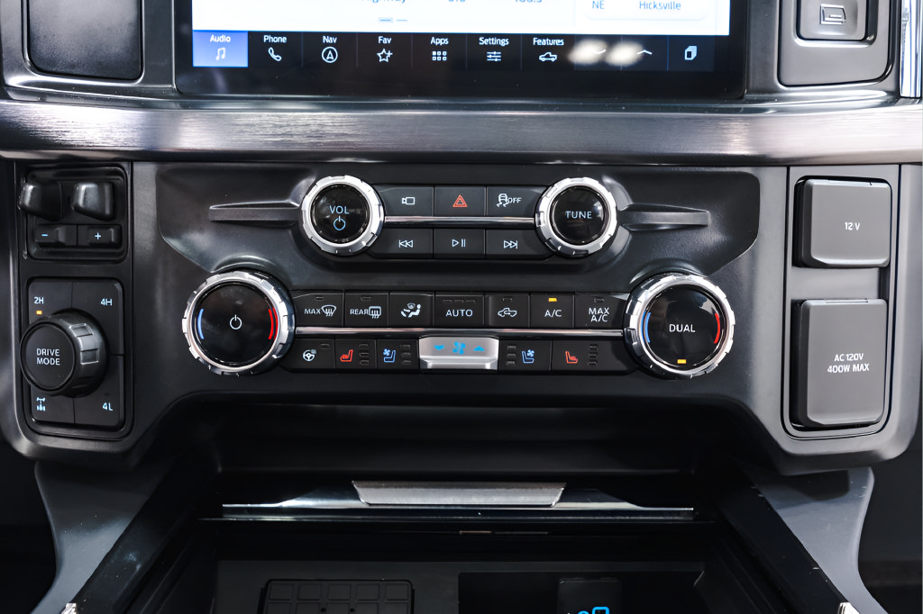 Used 2025 Ford F250 Lariat w/ Black Appearance Package AWD/4WD image 14