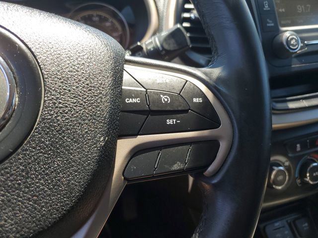 Used 2018 Jeep Cherokee Latitude w/ Altitude Package FWD image 20