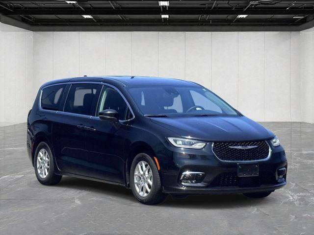 Certified 2023 Chrysler Pacifica Touring-L FWD image 3