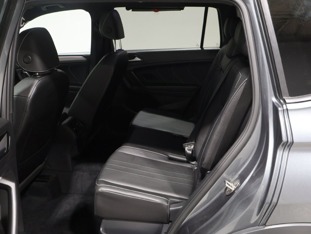 Used 2022 Volkswagen Tiguan SE R-Line AWD/4WD image 19