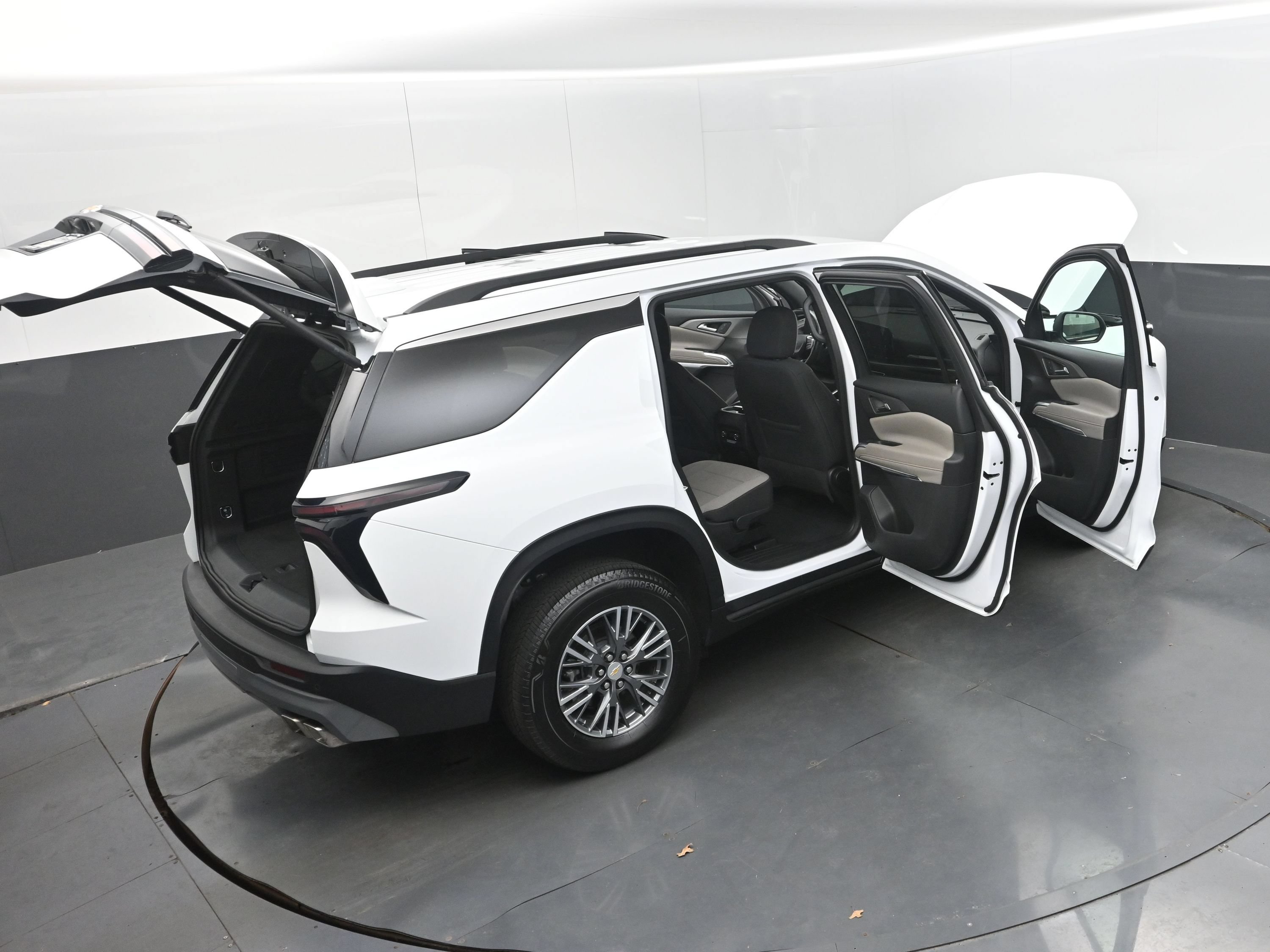 Used 2026 Chevrolet Traverse LT w/ Driver Confidence Package FWD image 45