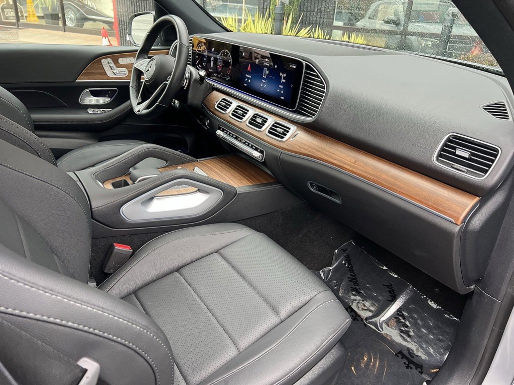 Used 2025 Mercedes-Benz GLE 350 4MATIC w/ Winter Package image 29