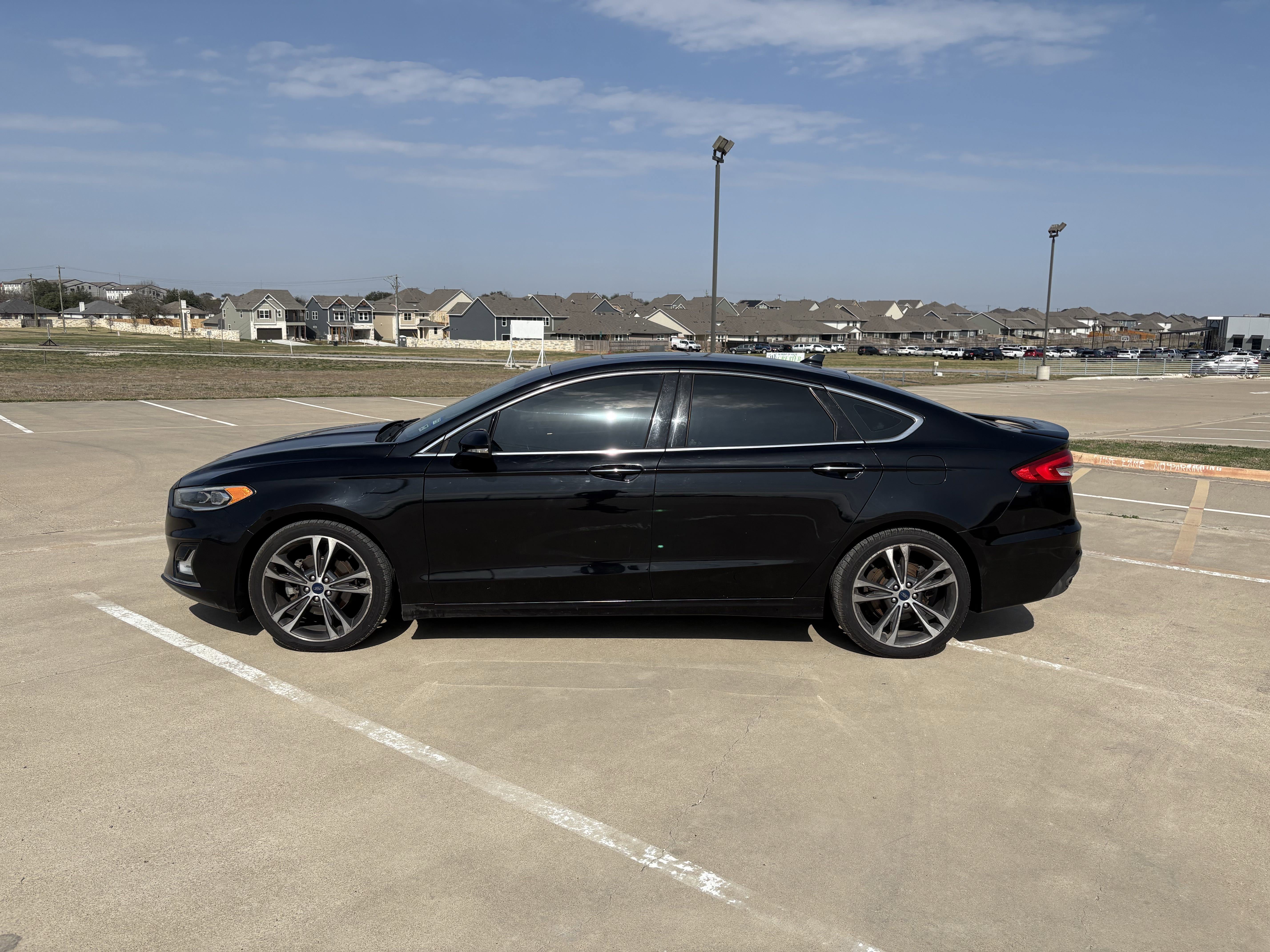 Used 2020 Ford Fusion Titanium image 2