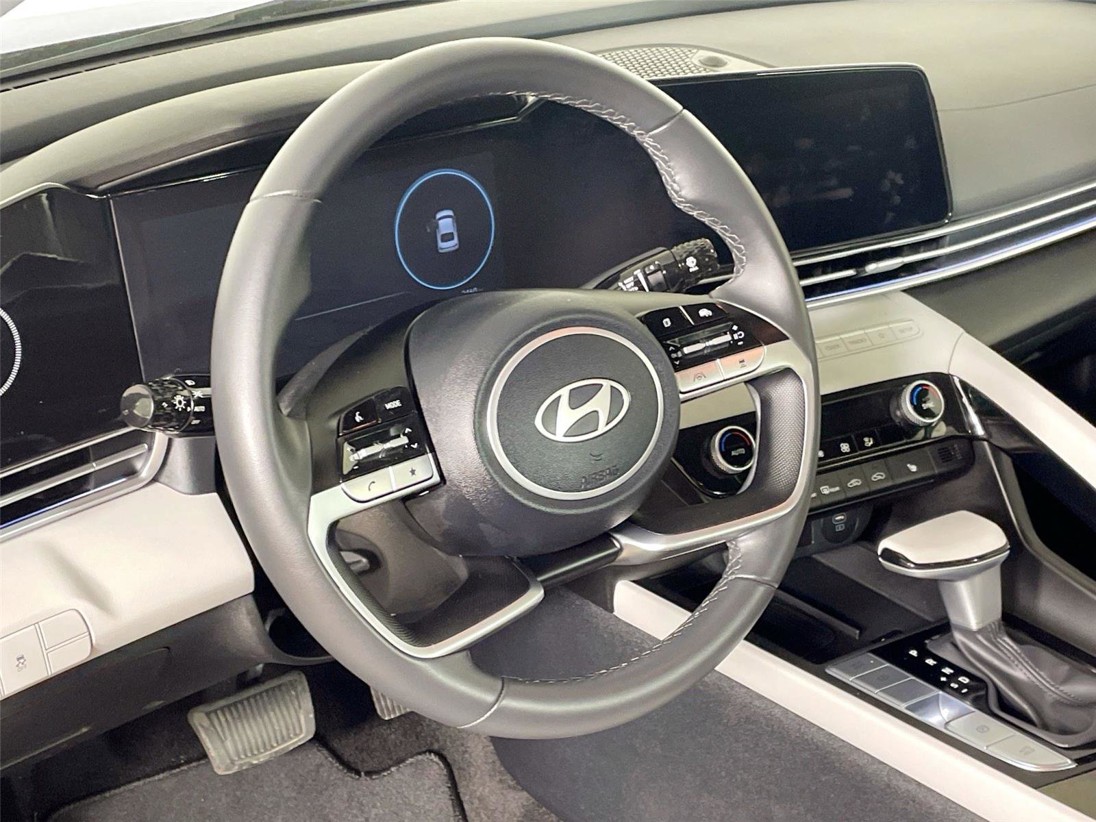 Used 2026 Hyundai Elantra Limited FWD image 19