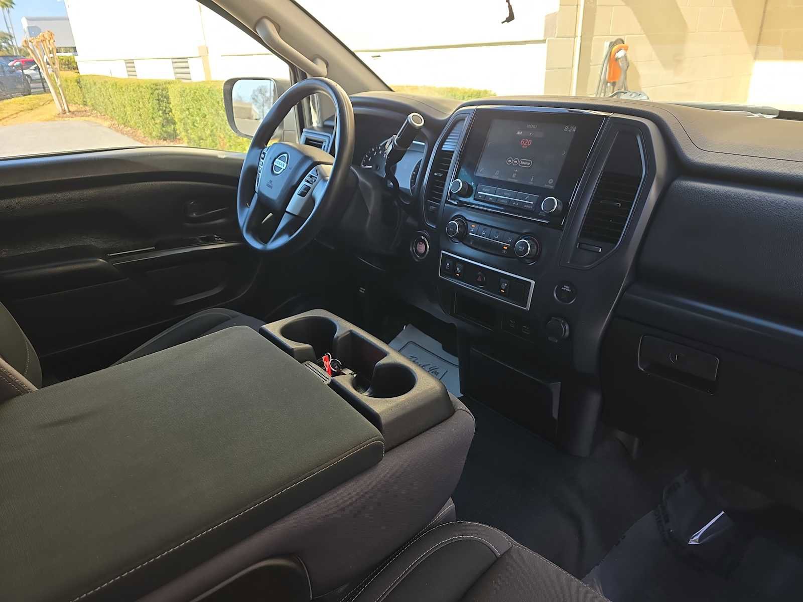 Used 2022 Nissan Titan S image 24