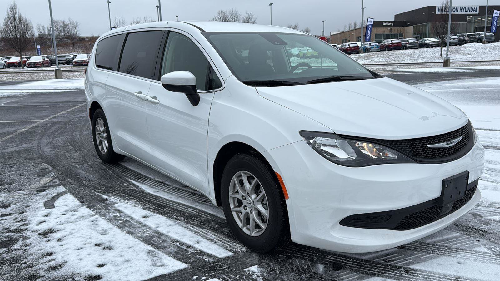 Used 2023 Chrysler Voyager LX image 1