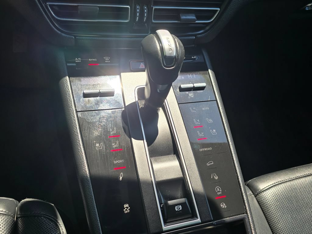 Used 2023 Porsche Macan AWD/4WD image 26