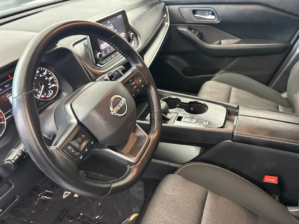Used 2025 Nissan Rogue SV FWD image 9