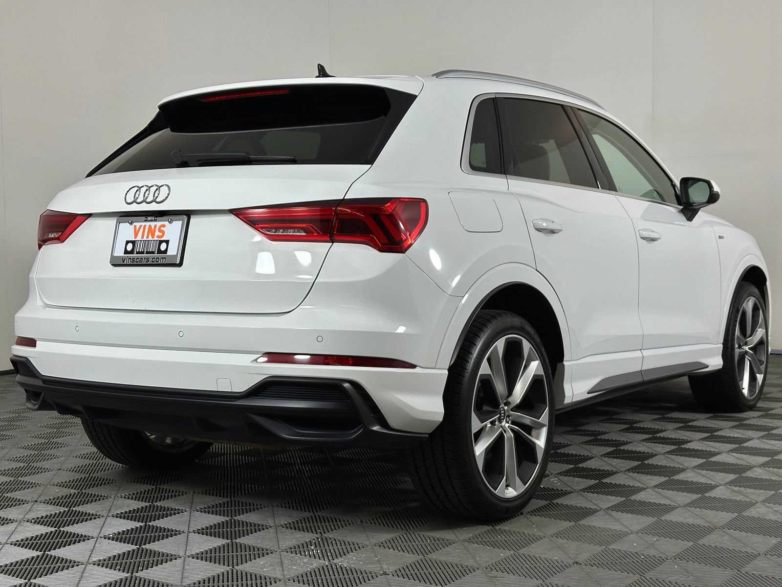 Used 2020 Audi Q3 2.0T Premium Plus w/ Premium Plus Package AWD/4WD image 4