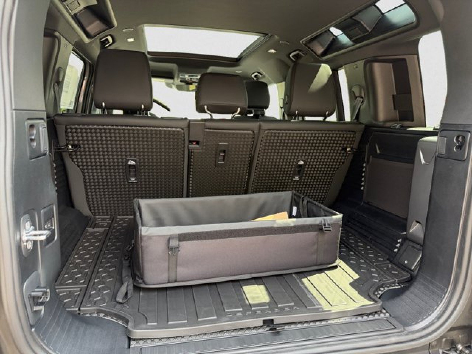 New 2026 Land Rover Defender 110 S AWD/4WD image 19