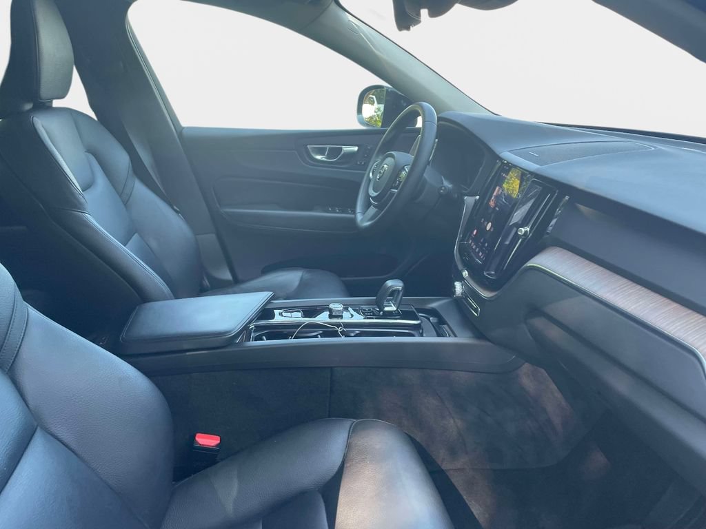 Used 2023 Volvo XC60 B5 Plus w/ Climate Package AWD/4WD image 10