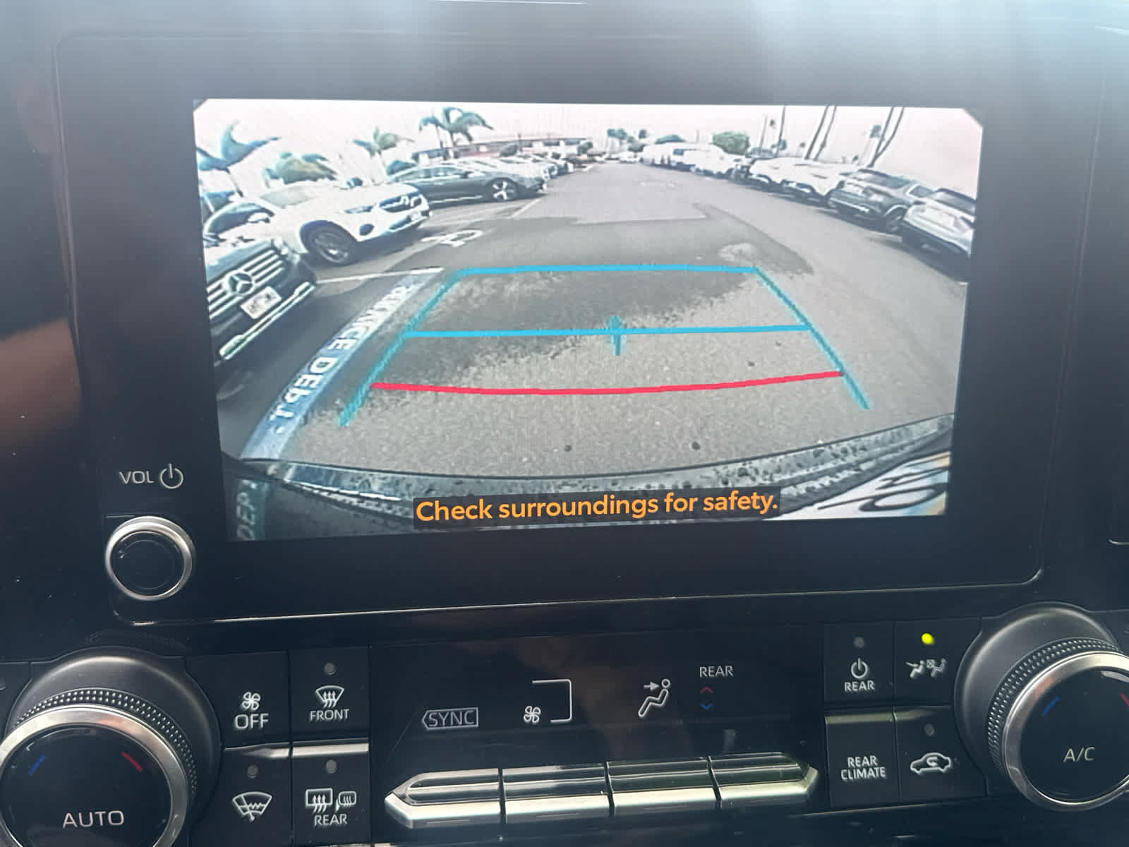 Used 2023 Toyota Highlander XLE FWD image 16