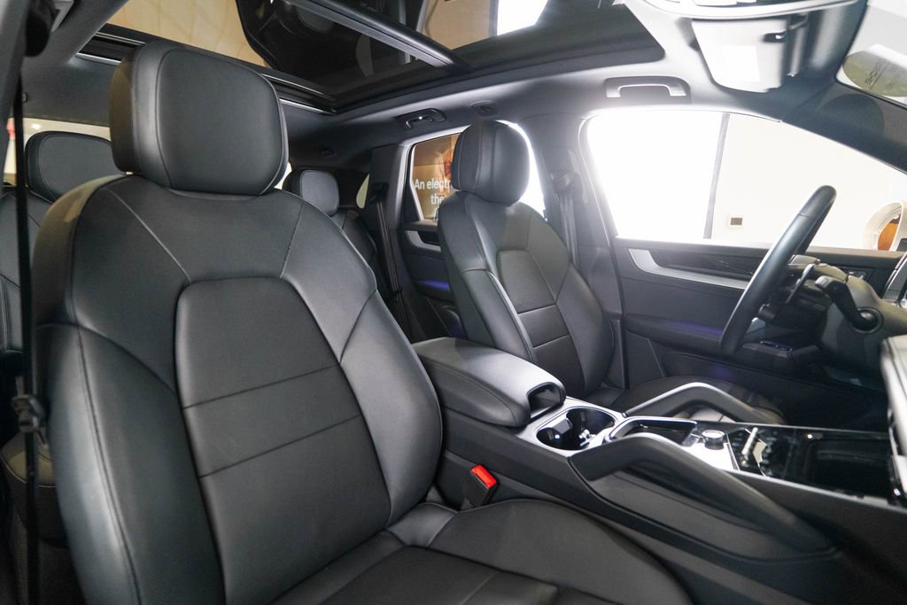 Certified 2026 Porsche Cayenne AWD/4WD image 17