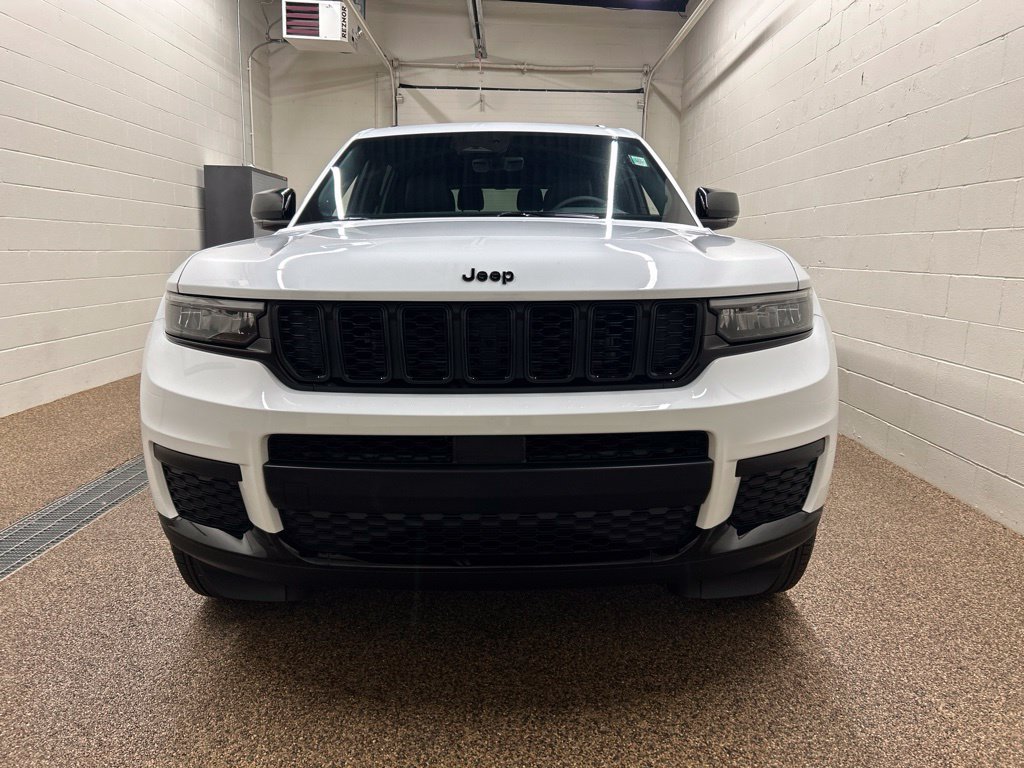 Used 2025 Jeep Grand Cherokee L Laredo AWD/4WD image 7