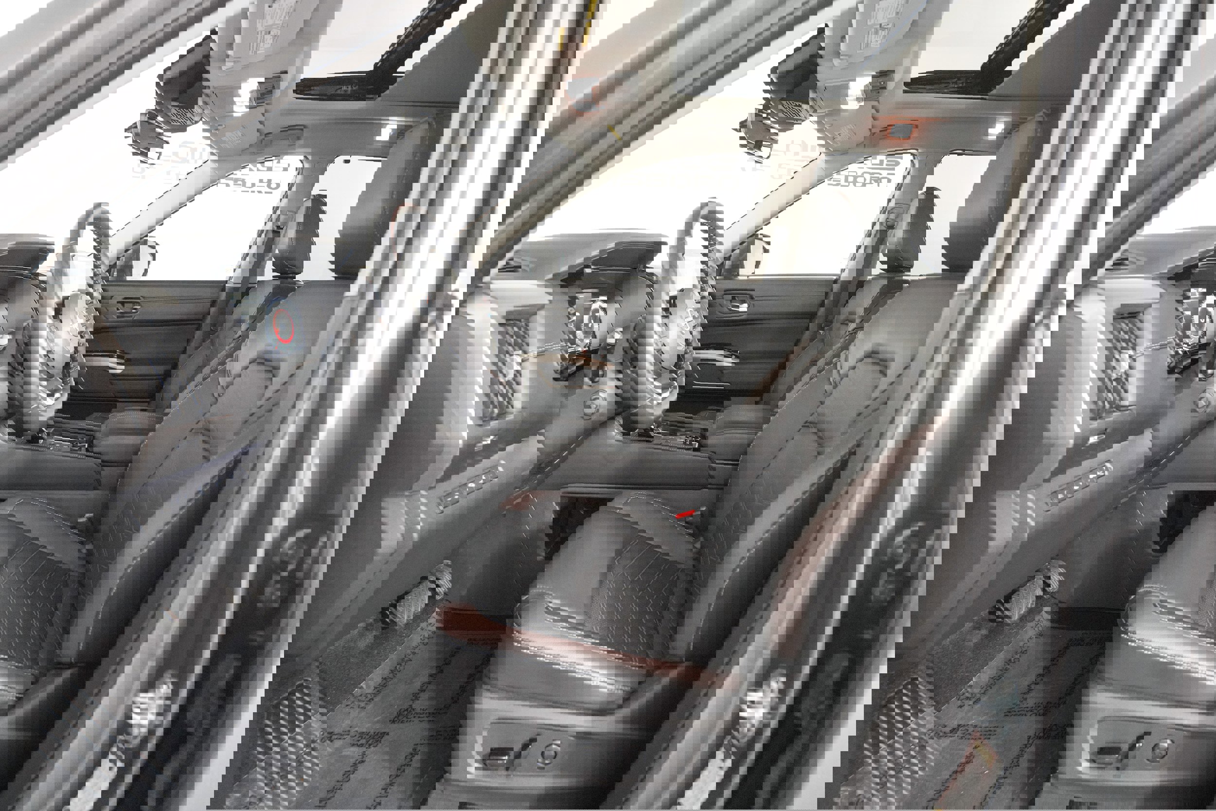 Used 2025 Nissan Pathfinder Platinum w/ Cargo Package image 9