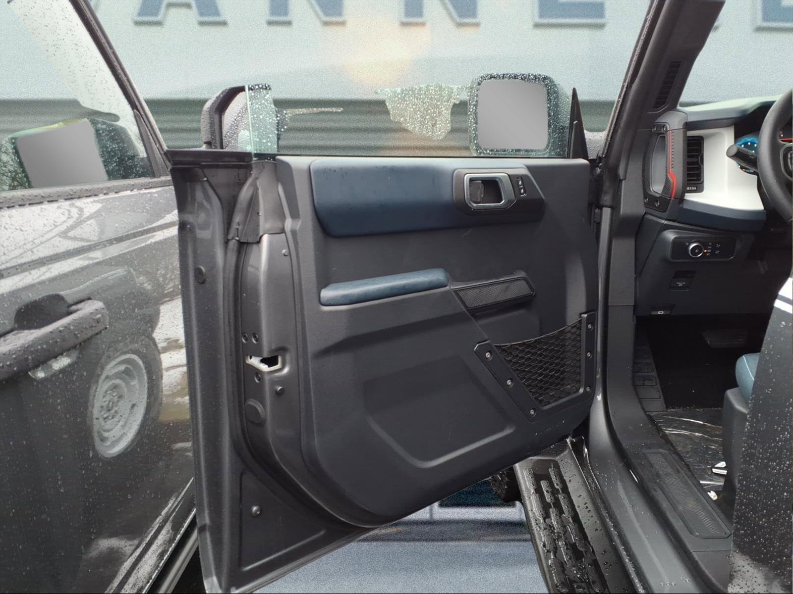 New 2025 Ford Bronco Heritage Edition image 9