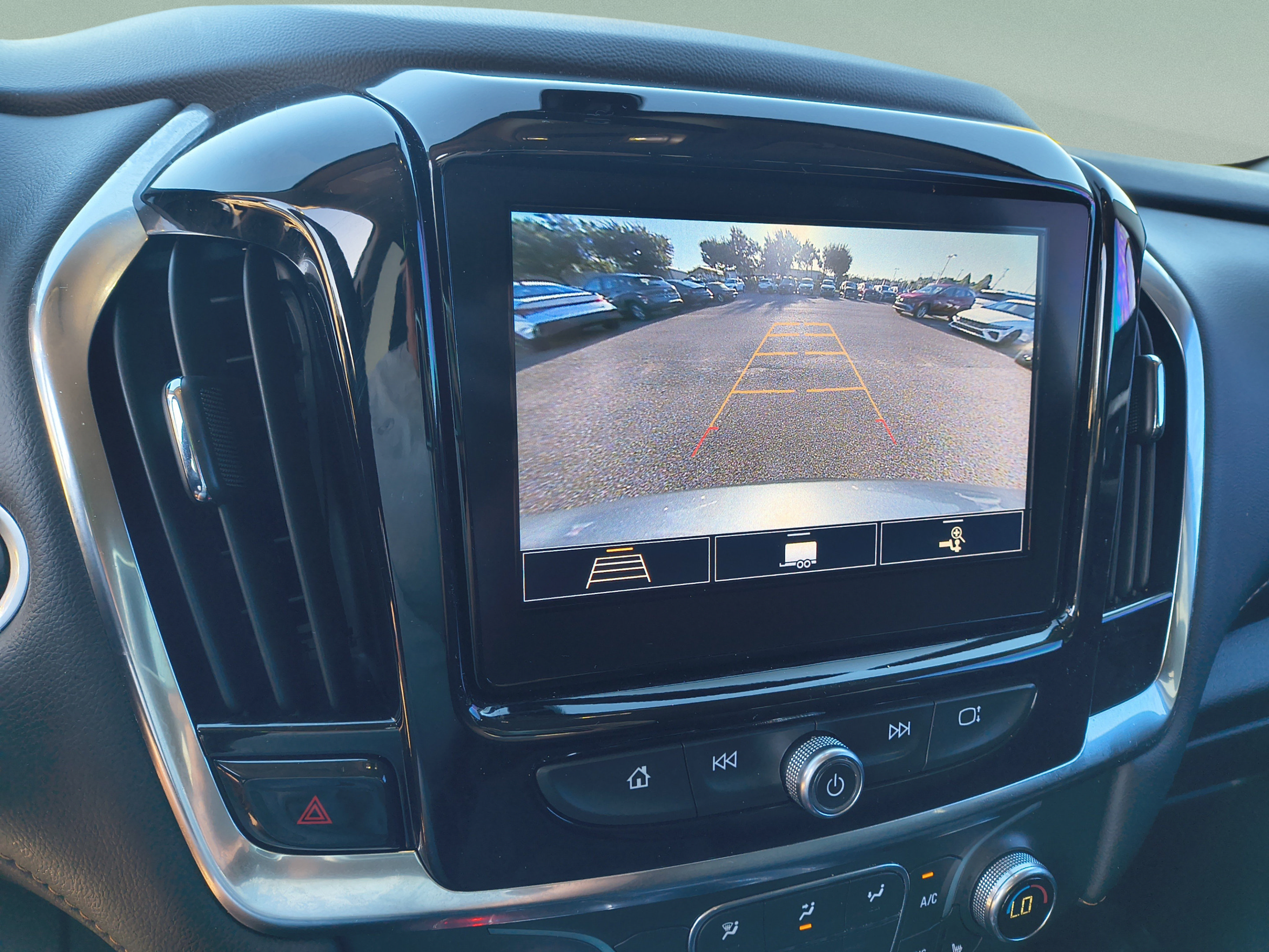 Used 2021 Chevrolet Traverse LT FWD image 23