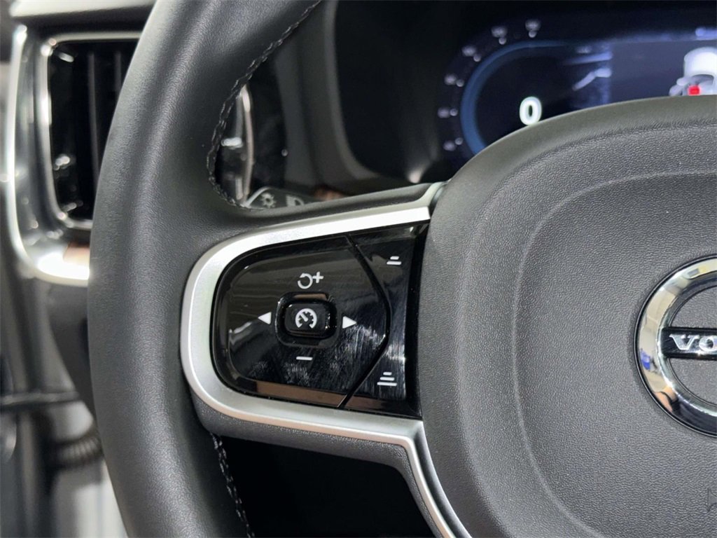 Used 2025 Volvo V60 B5 Cross Country Plus image 31