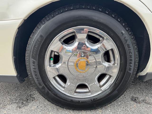 Used 2002 Cadillac De Ville Sedan w/ Comfort/Convenience Pkg image 23