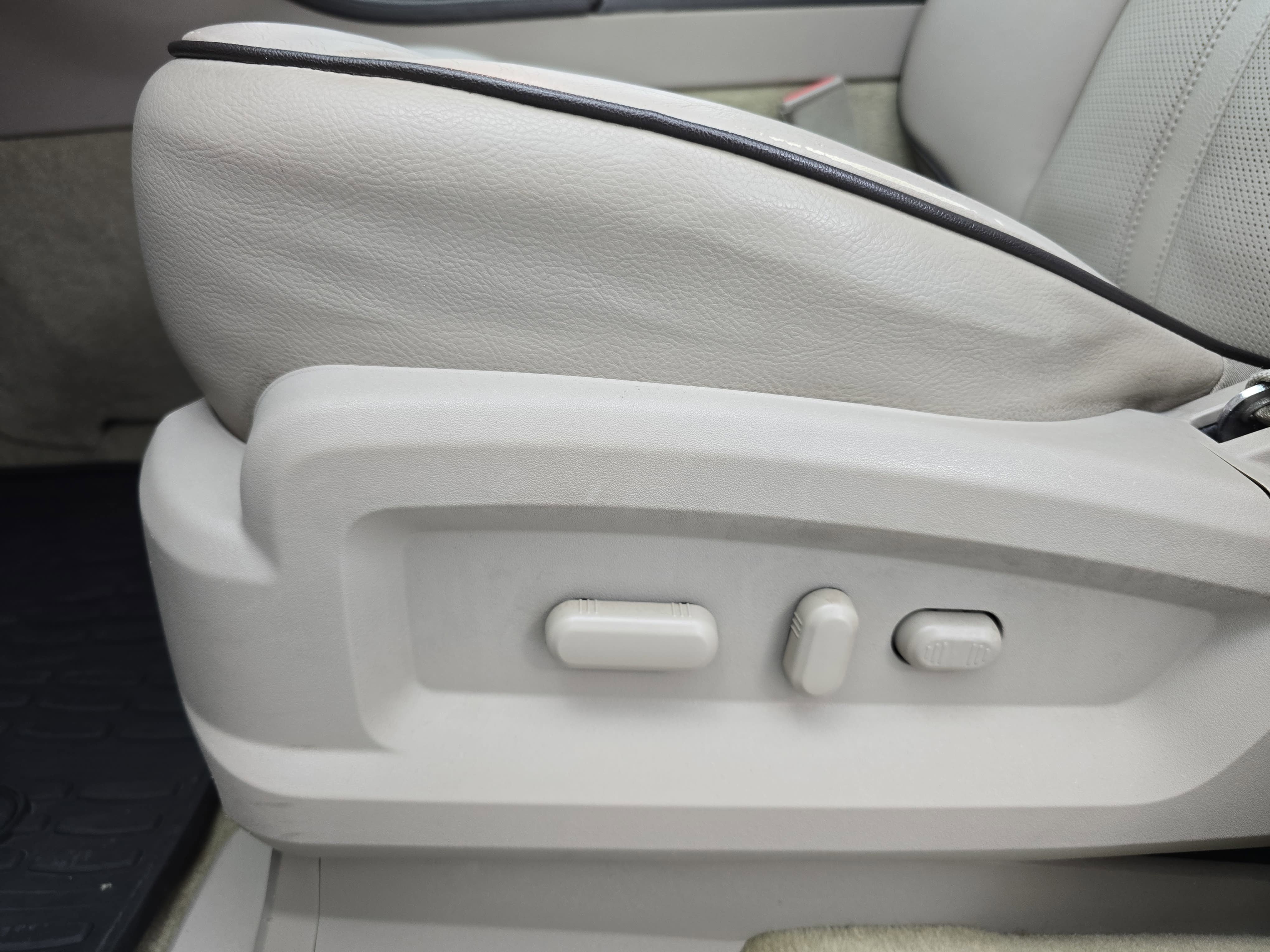 Used 2012 Lincoln MKX FWD image 29