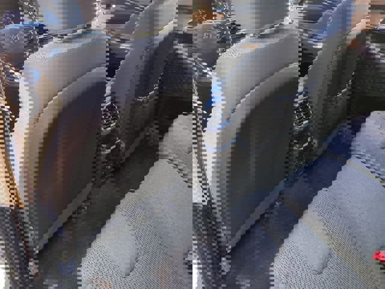 Used 2020 Hyundai Santa Fe SE image 19