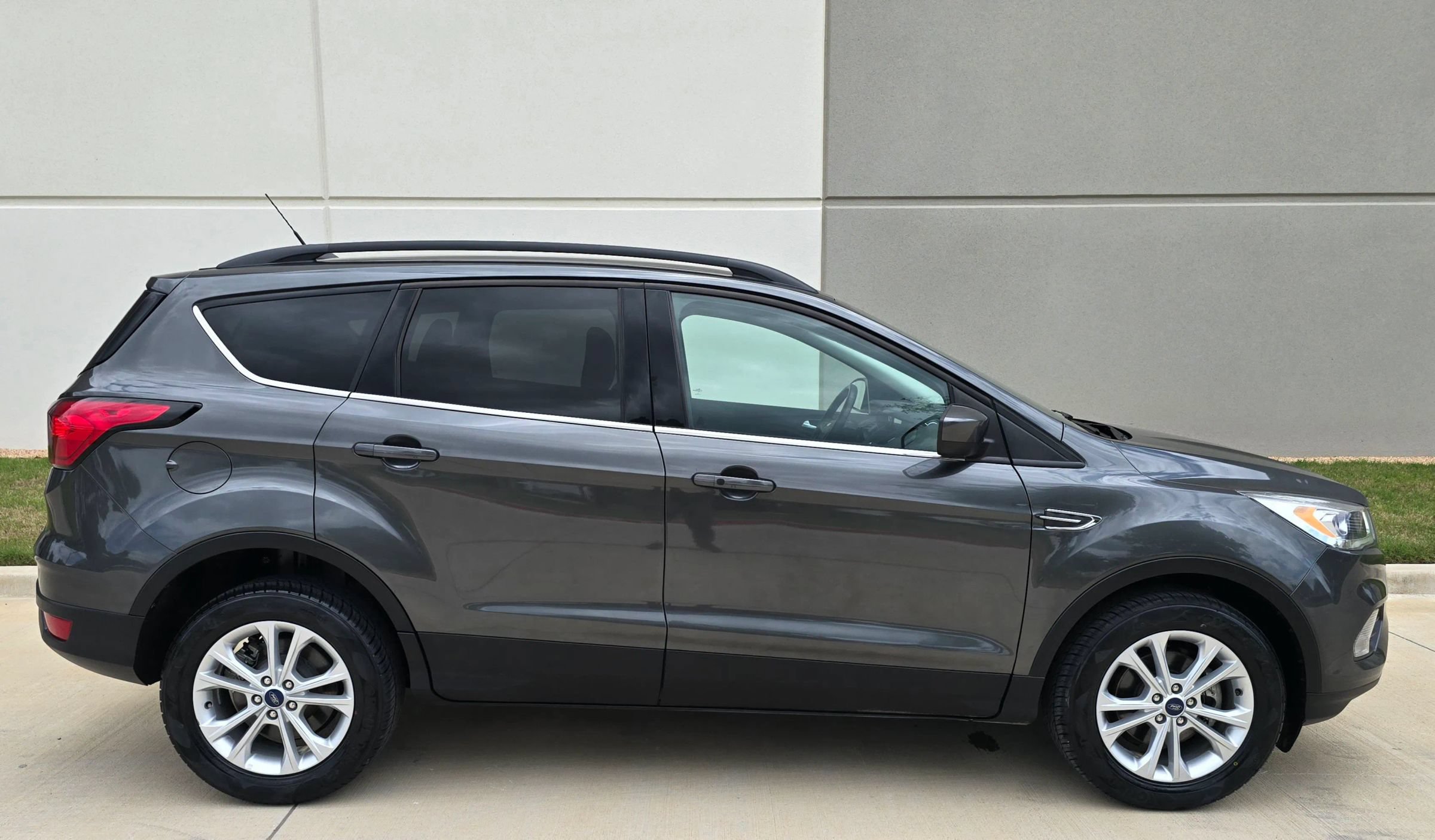 Used 2019 Ford Escape SEL FWD image 8