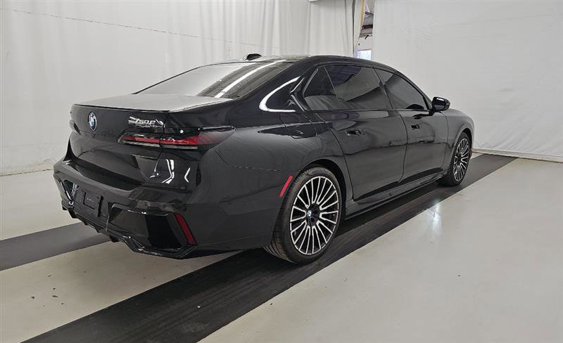 Used 2025 BMW 750e xDrive w/ Executive Package image 4