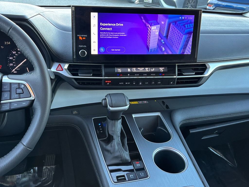 Used 2025 Toyota Sienna XLE image 33