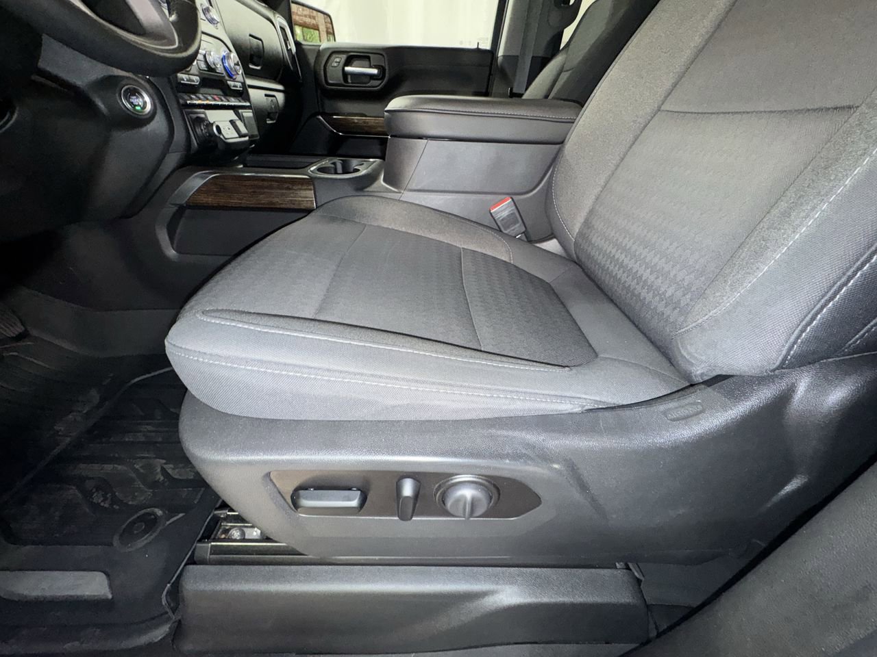 Used 2020 GMC Sierra 1500 Elevation w/ Elevation Value Package image 18