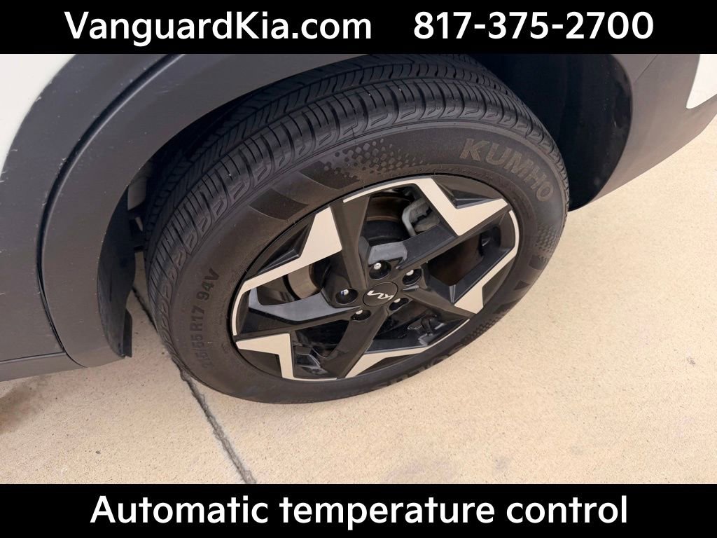 Certified 2025 Kia Seltos EX w/ EX Sunroof Package FWD image 9
