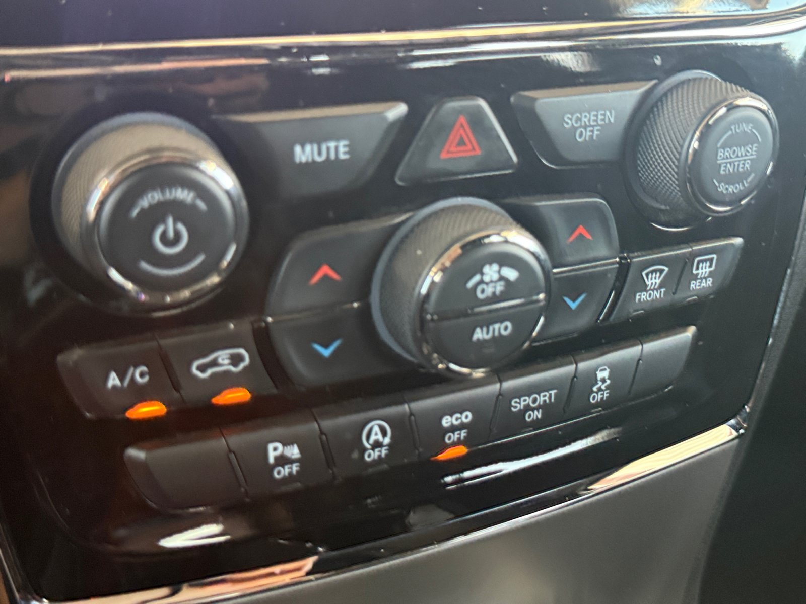 Used 2020 Jeep Grand Cherokee Altitude RWD image 21