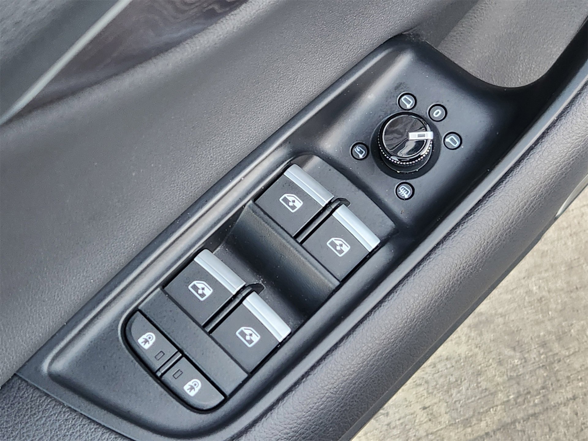 Used 2020 Audi Q8 Prestige w/ Prestige Package image 23