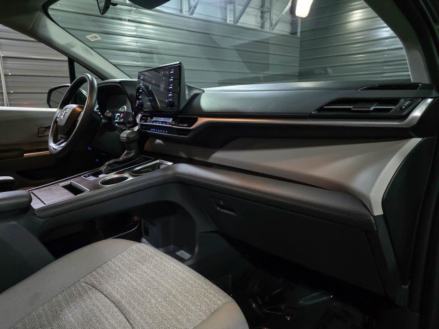 Used 2023 Toyota Sienna LE image 12