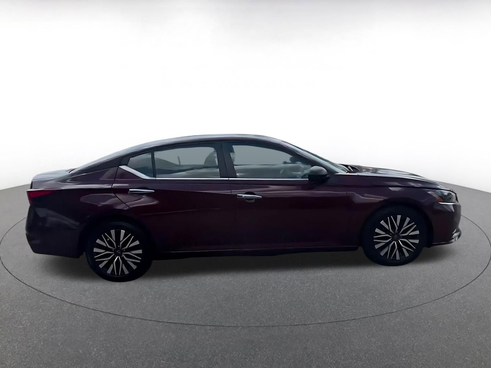 Used 2025 Nissan Altima 2.5 SV image 14