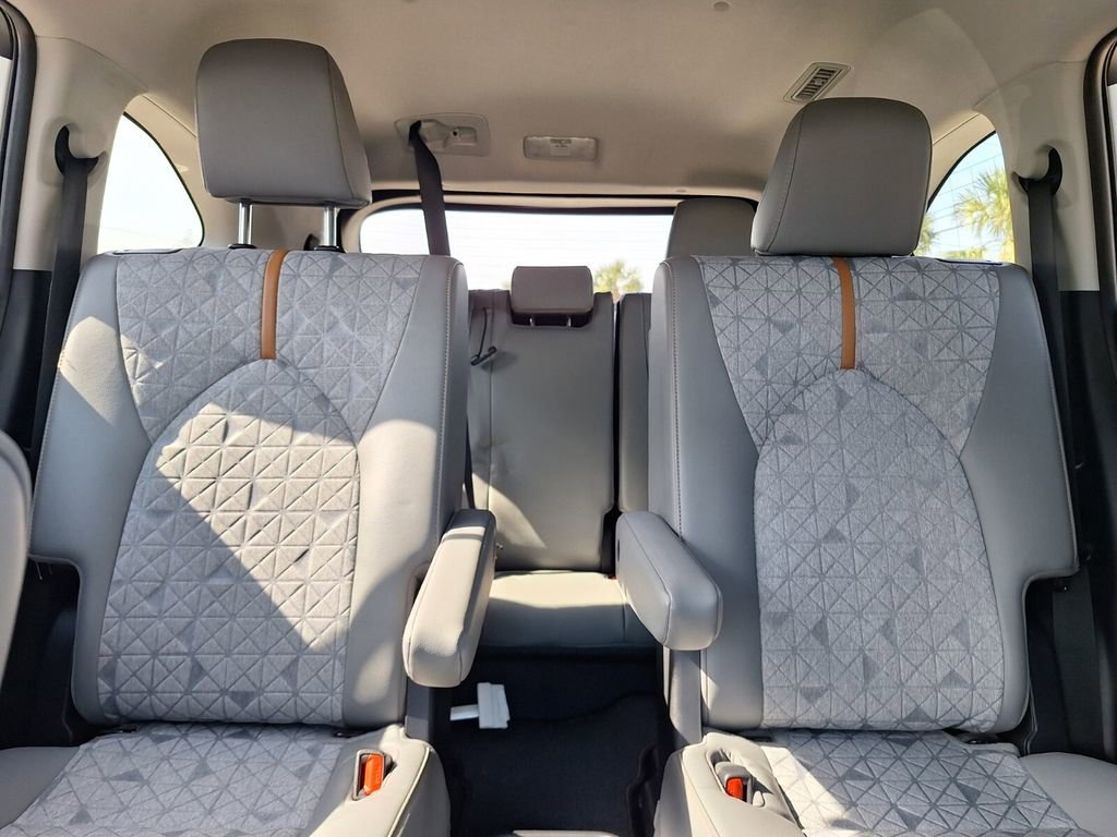 Used 2023 Toyota Highlander Bronze Edition image 24
