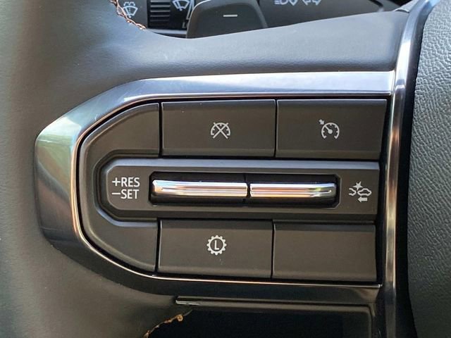 Used 2025 GMC Acadia AT4 AWD/4WD image 18