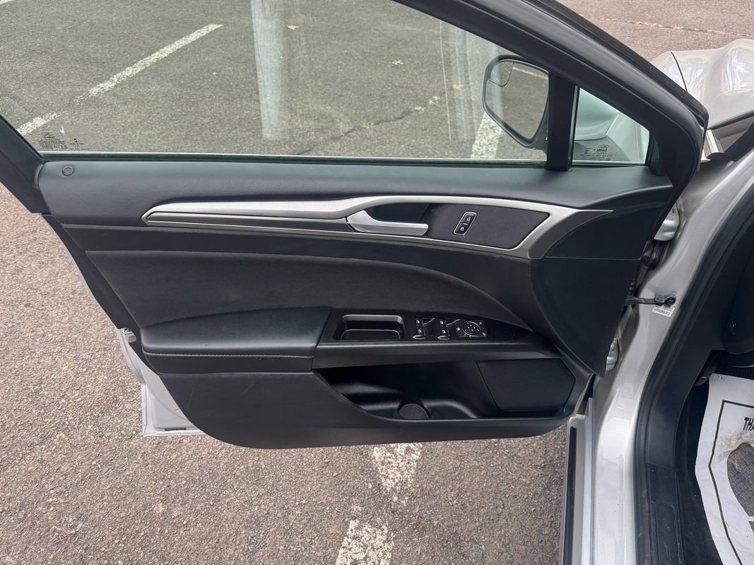 Used 2017 Ford Fusion SE w/ Equipment Group 201A image 20