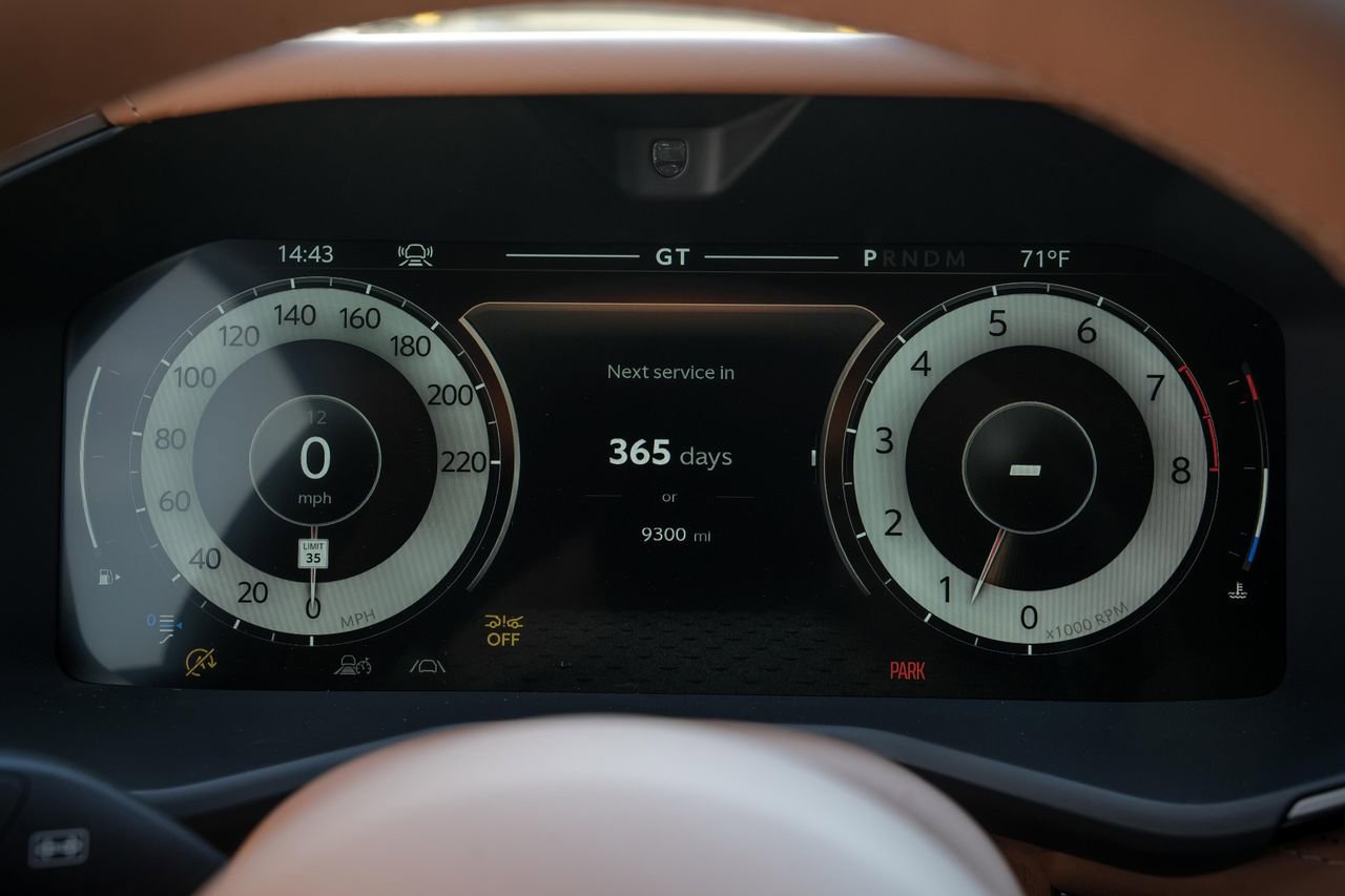 New 2026 Aston Martin DBX 707 image 23