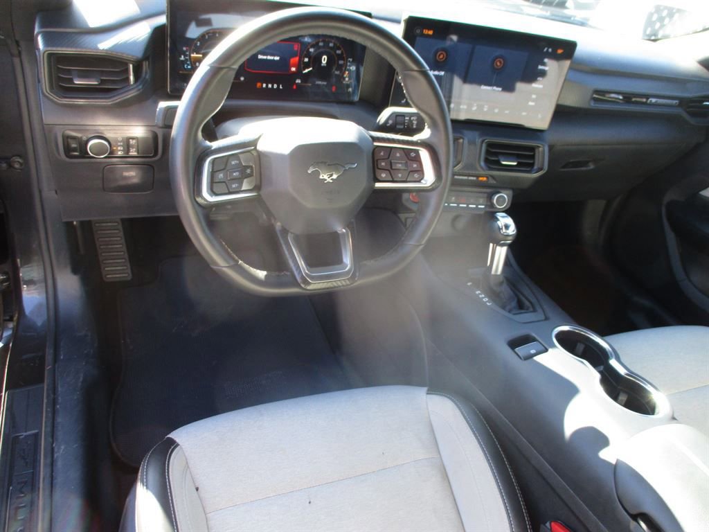 Used 2024 Ford Mustang Convertible image 4