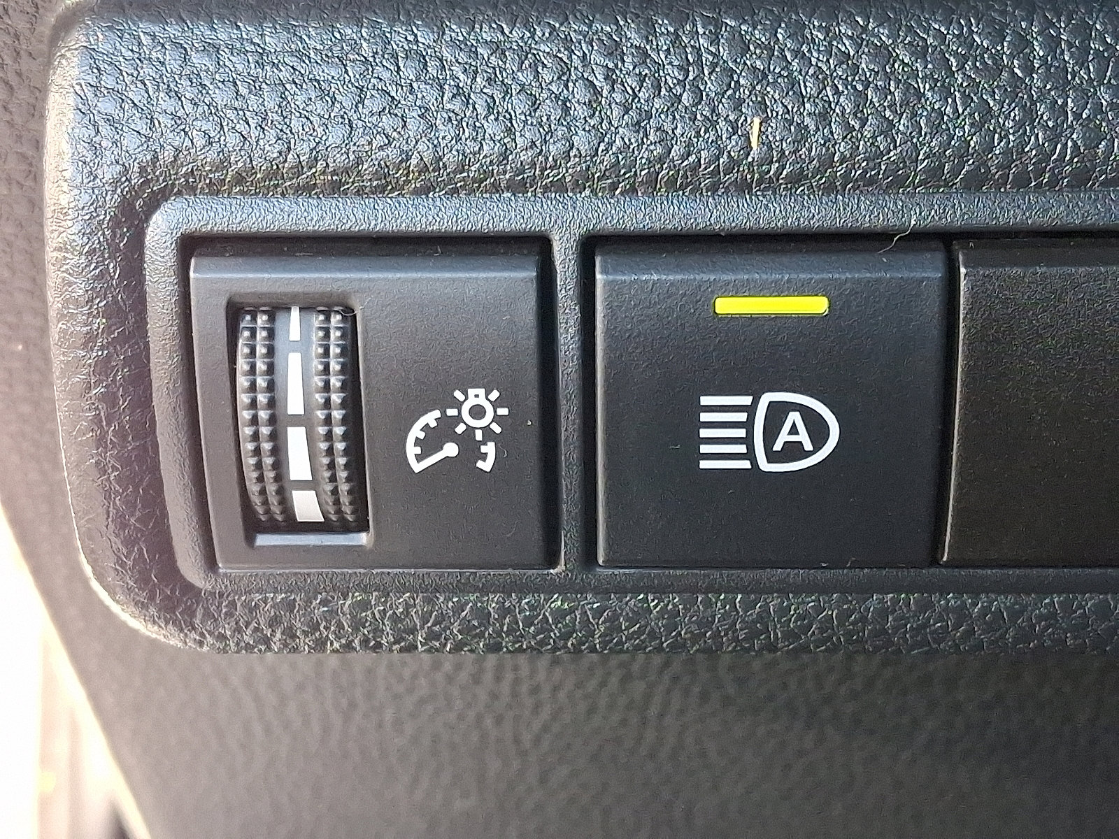 Used 2020 Toyota Corolla LE image 25