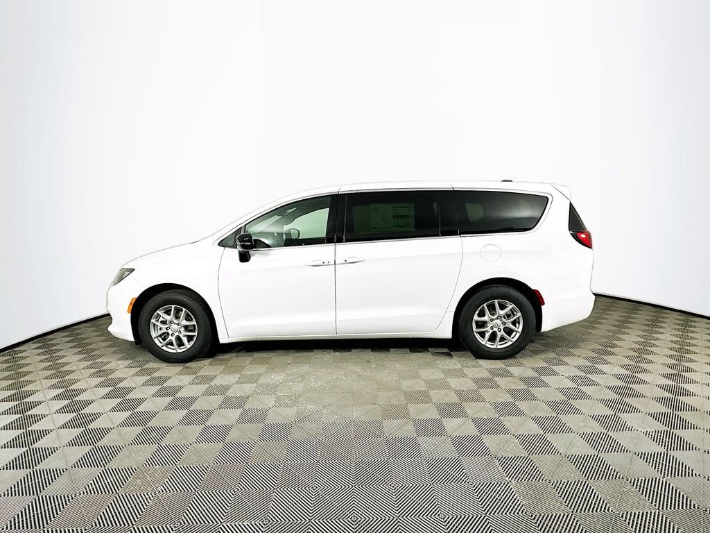 New 2026 Chrysler Voyager LX FWD image 5